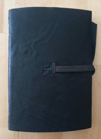 Carnet en cuir, reliure long stitch, estampage à froid